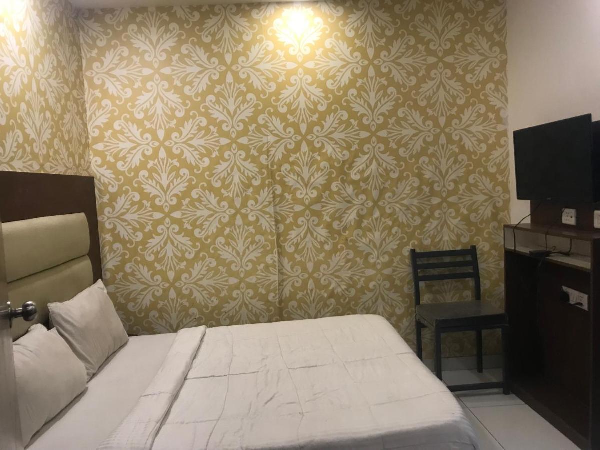 Hotel O Kanak Palace New Delhi Bagian luar foto