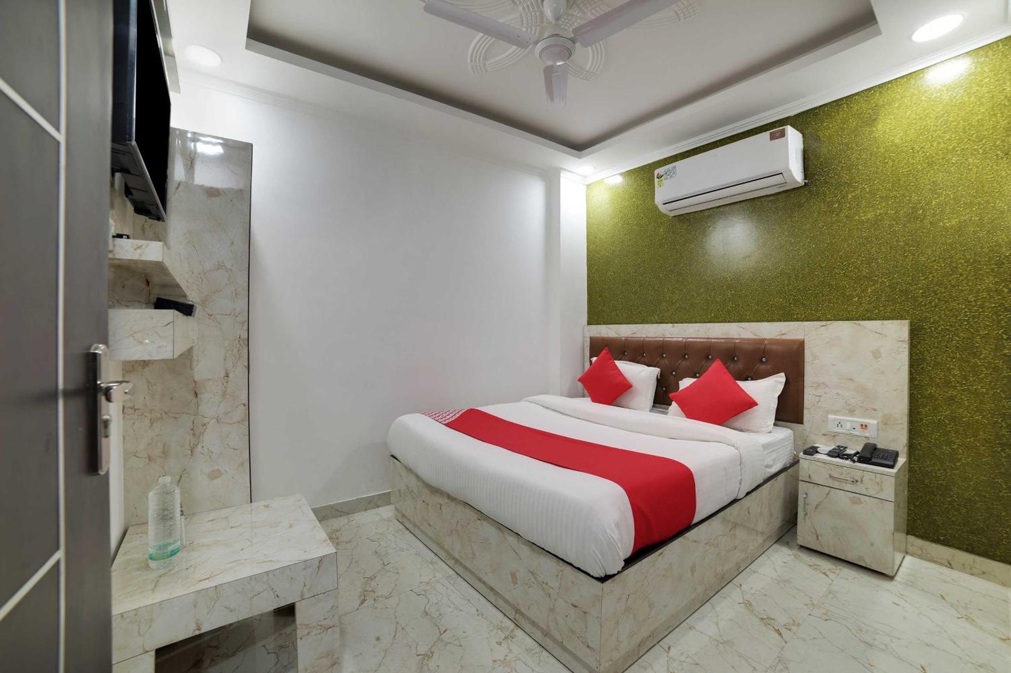 Hotel O Kanak Palace New Delhi Bagian luar foto